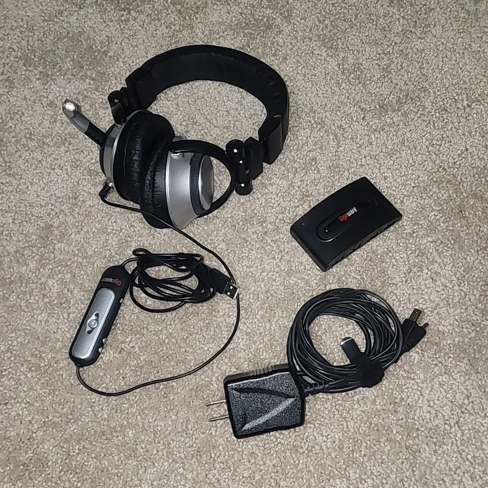 Gigaware headphones with microphone and 4-port hub - Picture 1 of 4